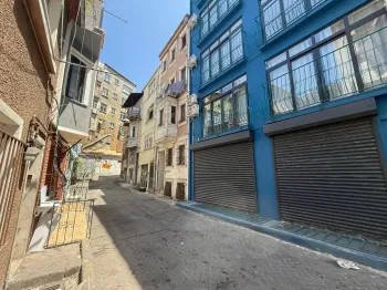 فروش کل ساختمان در تاکسیم Beyoglu با پتانسیل بازسازی ایده‌آل